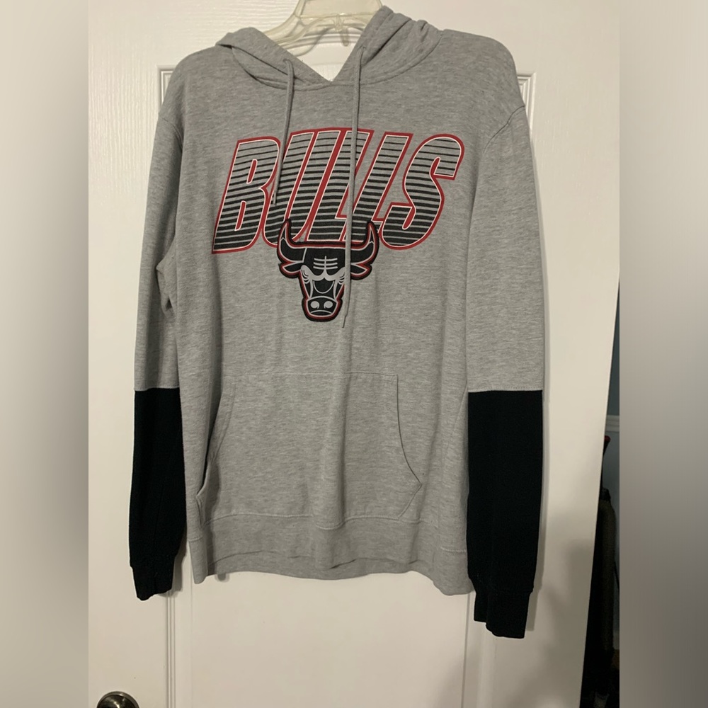 Large Grey Chicago Bulls Sweatshirt with Black Sleeves